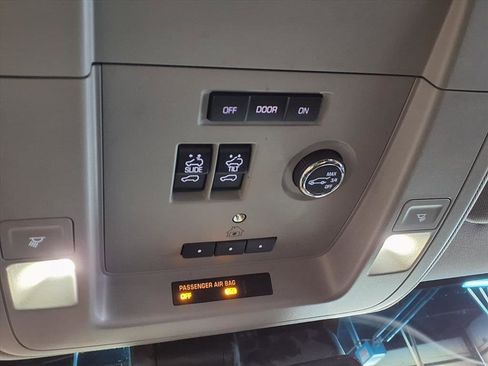 Used 2018 Chevrolet Suburban Premier image 24