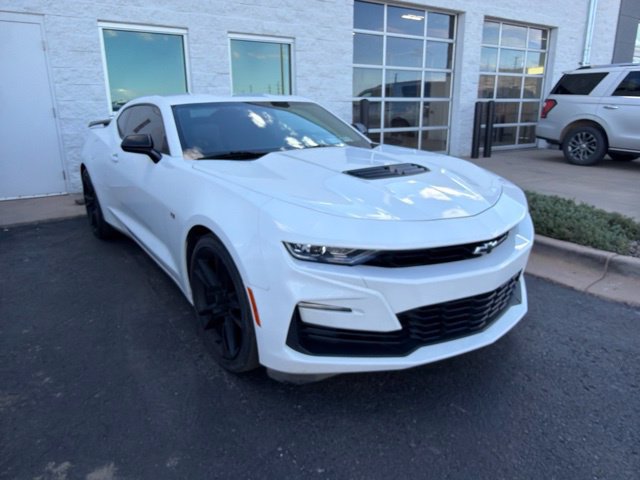 Used 2020 Chevrolet Camaro SS RWD image 2