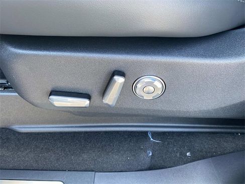 New 2026 Lincoln Navigator Reserve w/ Jet Appearance Package image 13