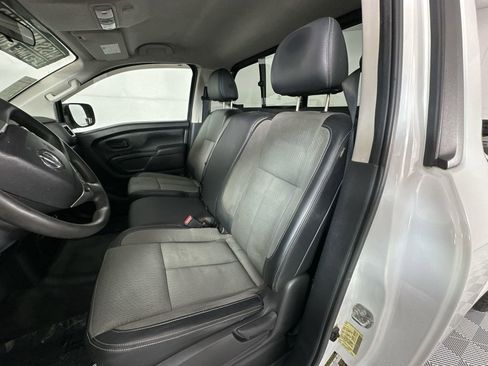 Used 2017 Nissan Titan S image 11