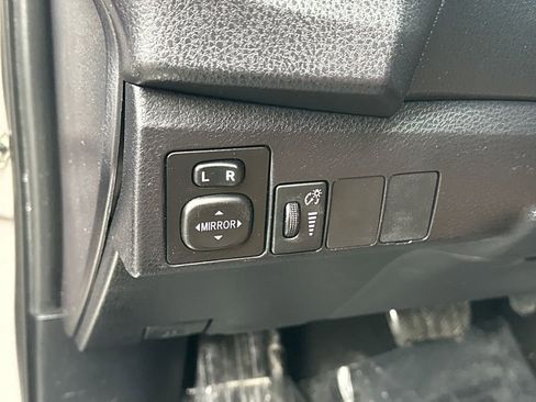 Used 2014 Toyota Corolla LE image 16