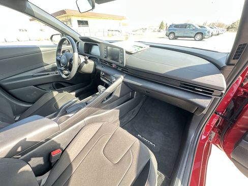 Used 2025 Hyundai Elantra Sport image 27