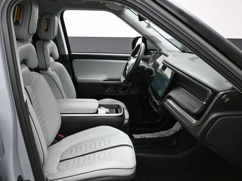 Used 2023 Rivian R1S Adventure AWD/4WD image 35