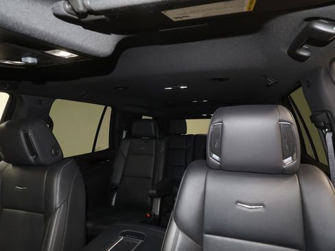 Used 2023 Cadillac Escalade Luxury AWD/4WD image 19