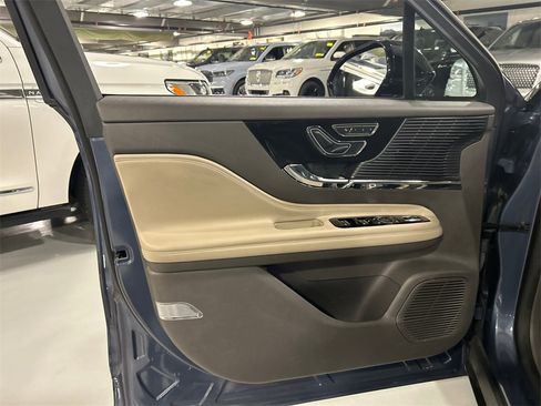 Certified 2022 Lincoln Corsair AWD w/ Premium Package image 9