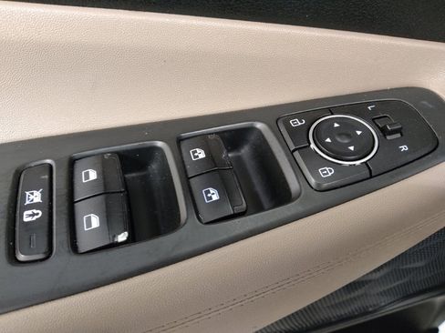 Used 2019 Hyundai Santa Fe SEL image 27