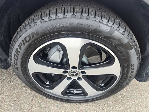 Used 2021 Mercedes-Benz GLC 300 4MATIC image 9