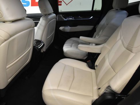Used 2023 Cadillac XT6 Sport w/ Technology Package AWD/4WD image 14