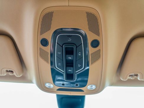 Used 2021 Bentley Bentayga AWD/4WD image 77