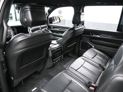 Used 2024 Jeep Wagoneer 2WD image 38