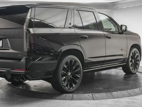 Used 2025 Cadillac Escalade V w/ LPO, ONYX Package image 12