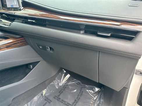 Used 2023 Cadillac Escalade Premium Luxury image 36