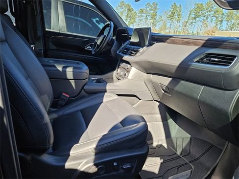 Used 2024 Chevrolet Tahoe Z71 w/ Luxury Package image 3