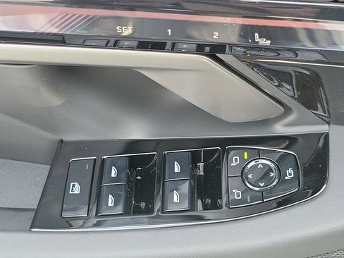 New 2026 BMW i5 eDrive40 w/ Convenience Package RWD image 21