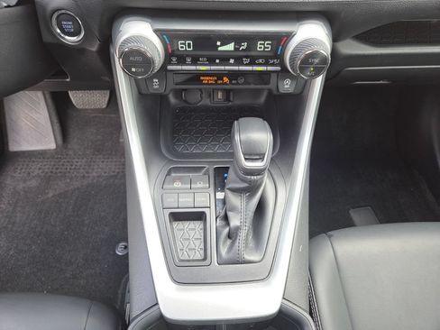 Used 2022 Toyota RAV4 XLE Premium FWD image 31