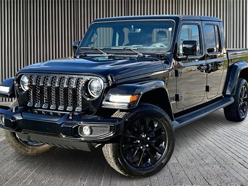 Used 2023 Jeep Gladiator Overland image 1