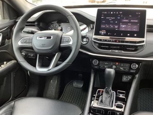 Certified 2025 Jeep Compass Latitude w/ Convenience Group AWD/4WD image 12