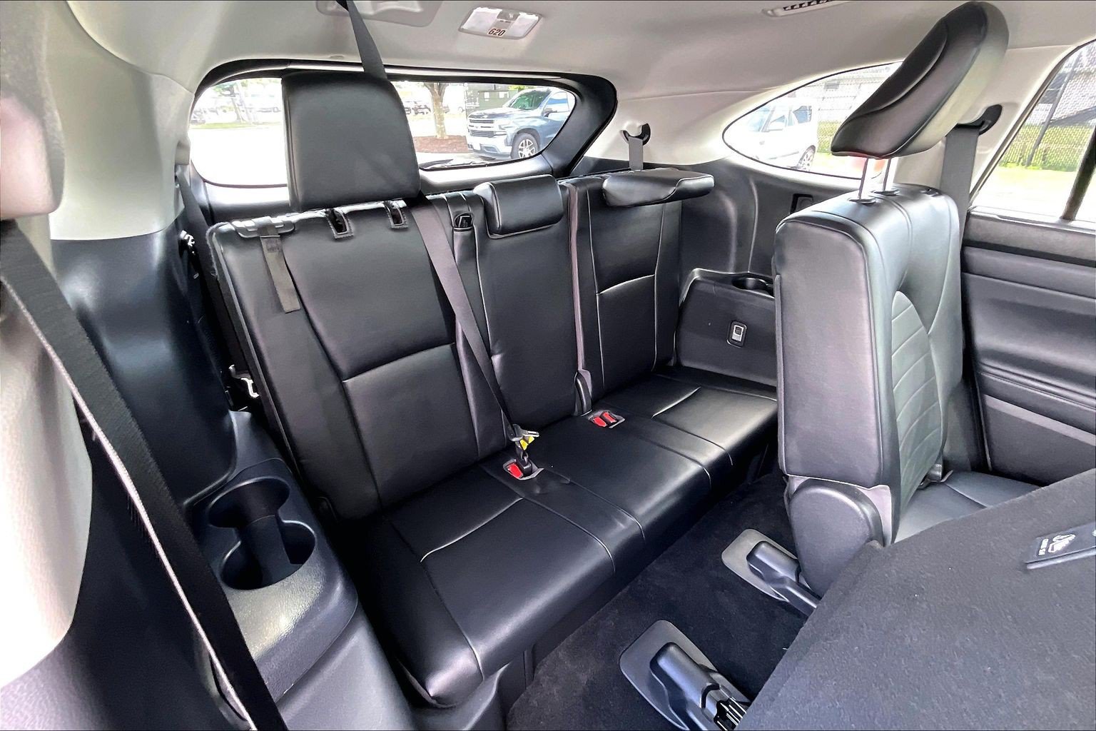 Used 2023 Toyota Highlander XLE AWD/4WD image 33