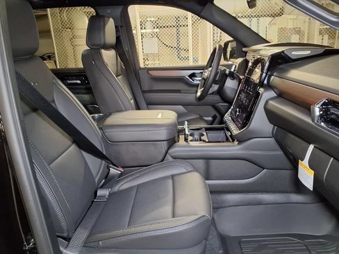 New 2026 GMC Yukon XL Denali w/ Sun & Power Step Package RWD image 6