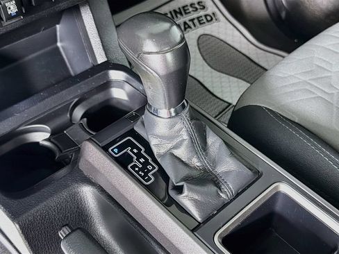 Used 2020 Toyota Tacoma TRD Sport AWD/4WD image 17