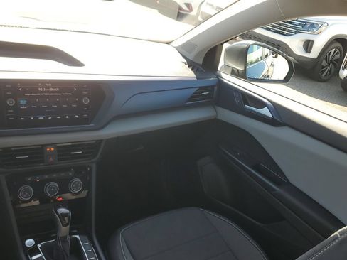 Certified 2023 Volkswagen Taos SE w/ Panoramic Sunroof Package FWD image 21
