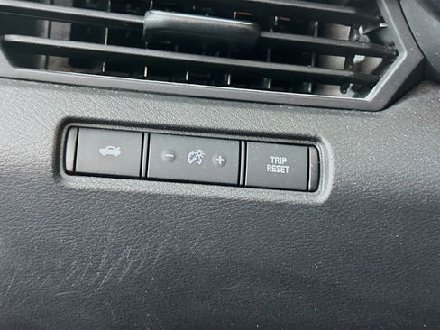 Used 2025 Nissan Altima 2.5 SV image 16