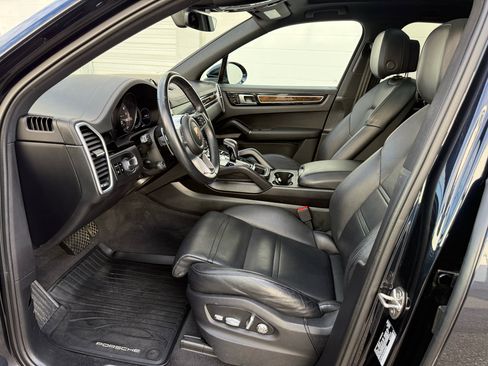 Used 2020 Porsche Cayenne E-Hybrid image 21