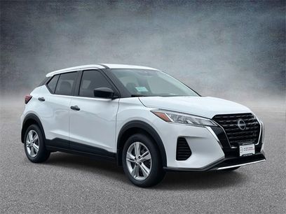 New 2025 Nissan Kicks Play S