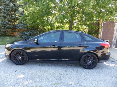 Used 2016 Ford Focus SE w/ Equipment Group 201A FWD image 6