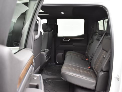 Used 2025 Chevrolet Silverado 1500 High Country image 11