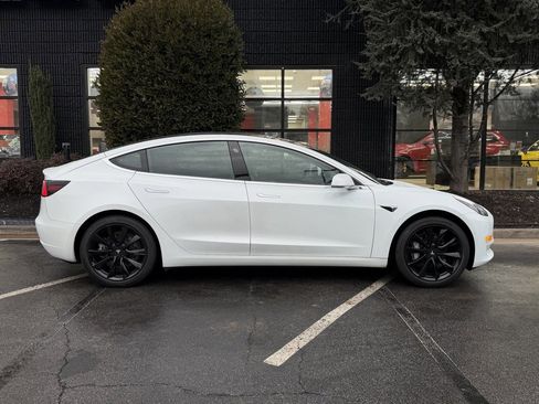 Used 2020 Tesla Model 3 Standard Range Plus image 21