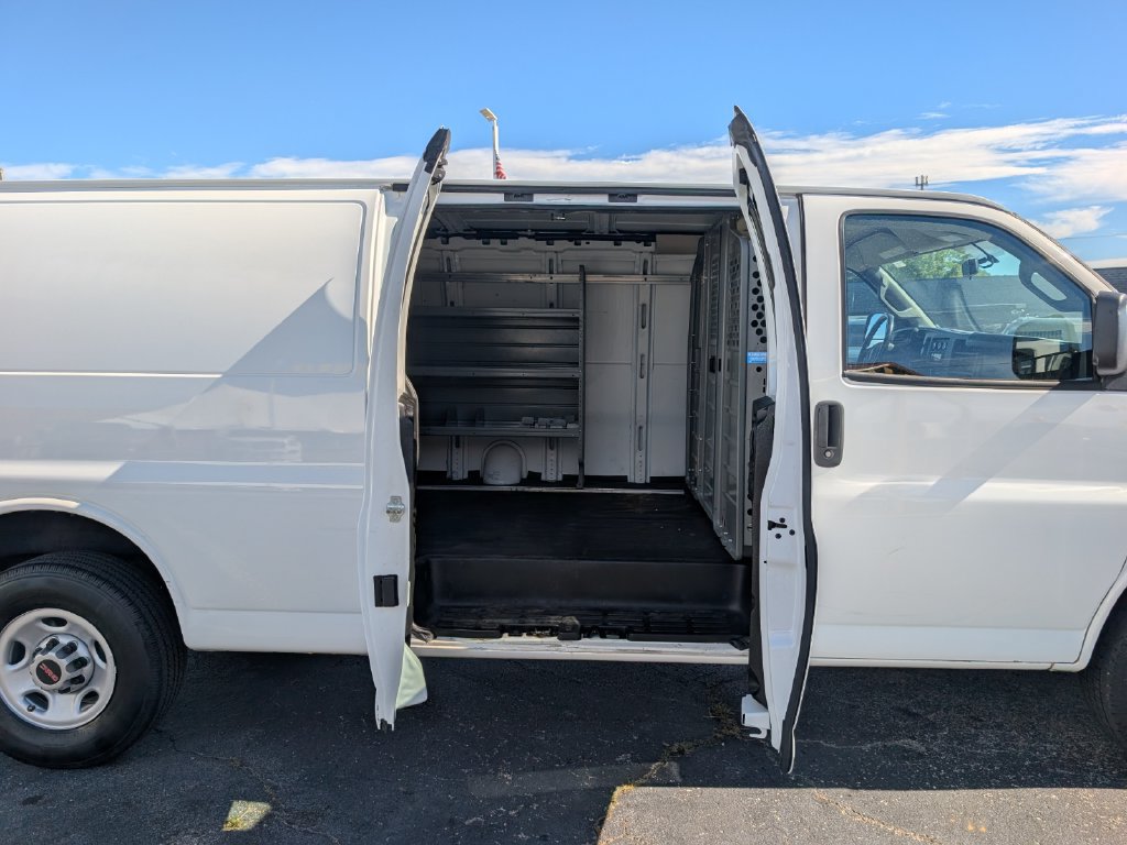 Used 2022 GMC Savana 3500 Extended w/ Driver Convenience Package RWD image 20