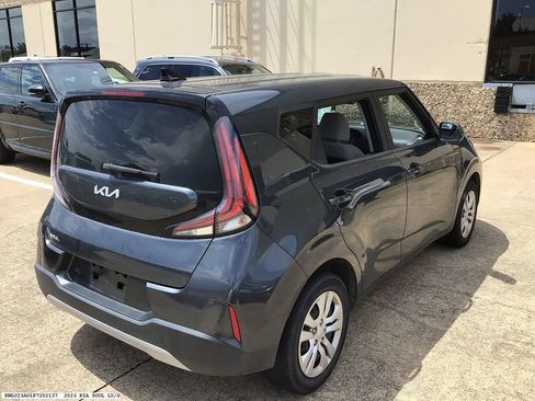 Used 2023 Kia Soul LX FWD image 5