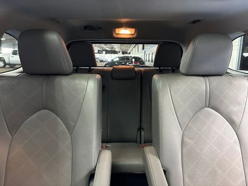 Used 2022 Toyota Highlander Platinum FWD image 22