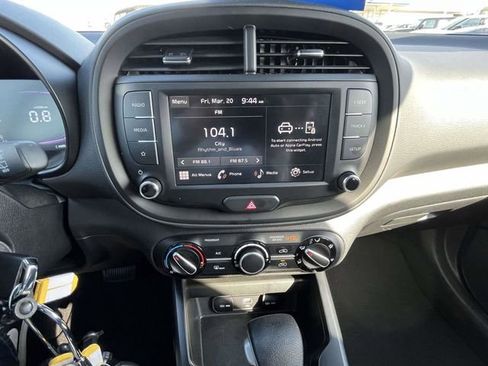 Used 2025 Kia Soul LX w/ LX Technology Package image 11
