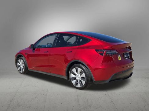 Used 2024 Tesla Model Y 2WD image 4