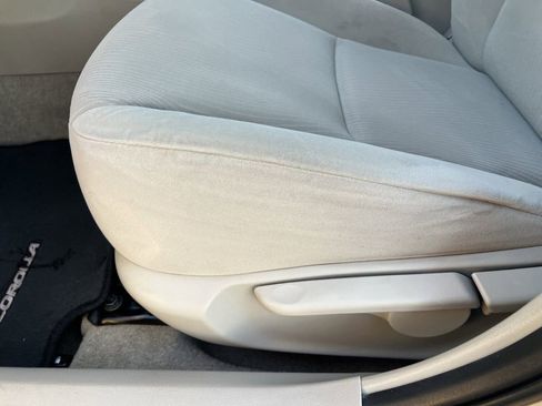 Used 2013 Toyota Corolla LE image 19