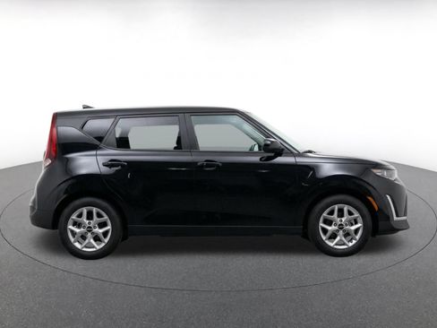 Used 2025 Kia Soul LX w/ LX Technology Package FWD image 10