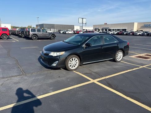 Used 2014 Toyota Camry XLE w/ Leather Package FWD image 3