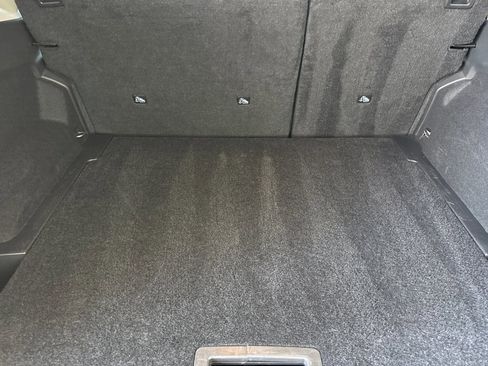 Used 2025 Nissan Rogue SV FWD image 31