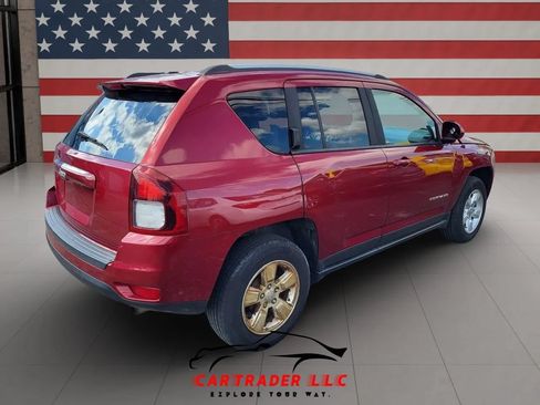 Used 2017 Jeep Compass Latitude FWD image 5