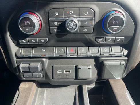 Used 2022 Chevrolet Silverado 1500 LTZ AWD/4WD image 15