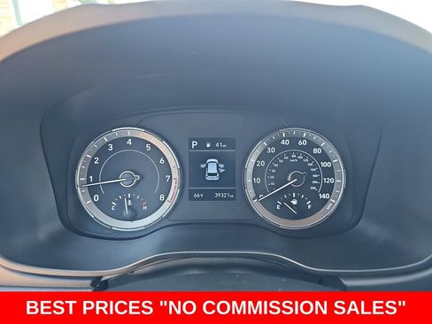 Used 2022 Hyundai Venue Limited FWD image 18