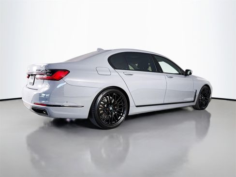 Used 2021 BMW 750i xDrive w/ Executive Package image 7