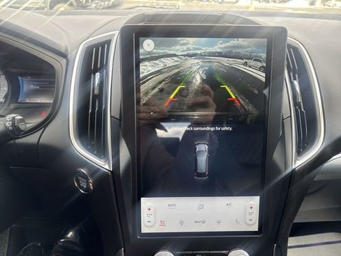 Used 2023 Ford Edge Titanium image 15