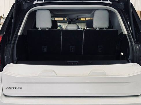 Used 2025 Ford Expedition Active image 14
