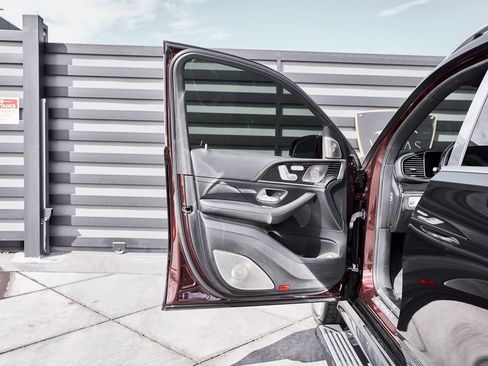 Used 2024 Mercedes-Benz Maybach GLS 600 Maybach GLS 600 image 32