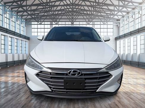 Used 2019 Hyundai Elantra SE w/ Cargo Package FWD image 9