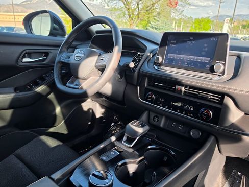 Used 2025 Nissan Rogue SV image 16