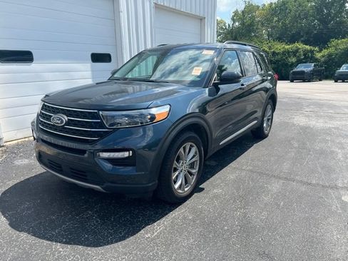 Used 2024 Ford Explorer XLT w/ Equipment Group 202A AWD/4WD image 2